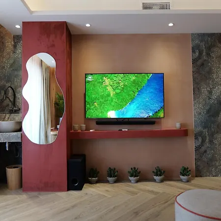 Luxury Seaview With Private Jacuzzi & Sauna Apartament