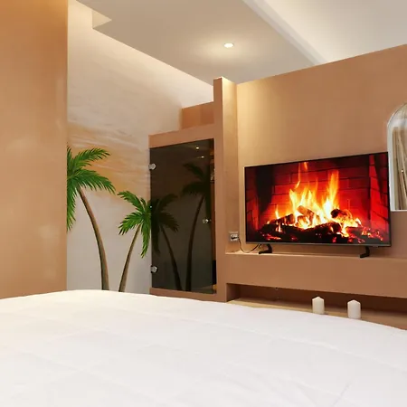 Luxury Seaview With Private Jacuzzi & Sauna Apartament