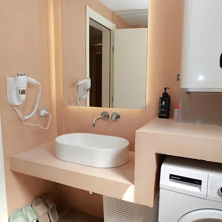 Luxury Seaview With Private Jacuzzi & Sauna Apartament